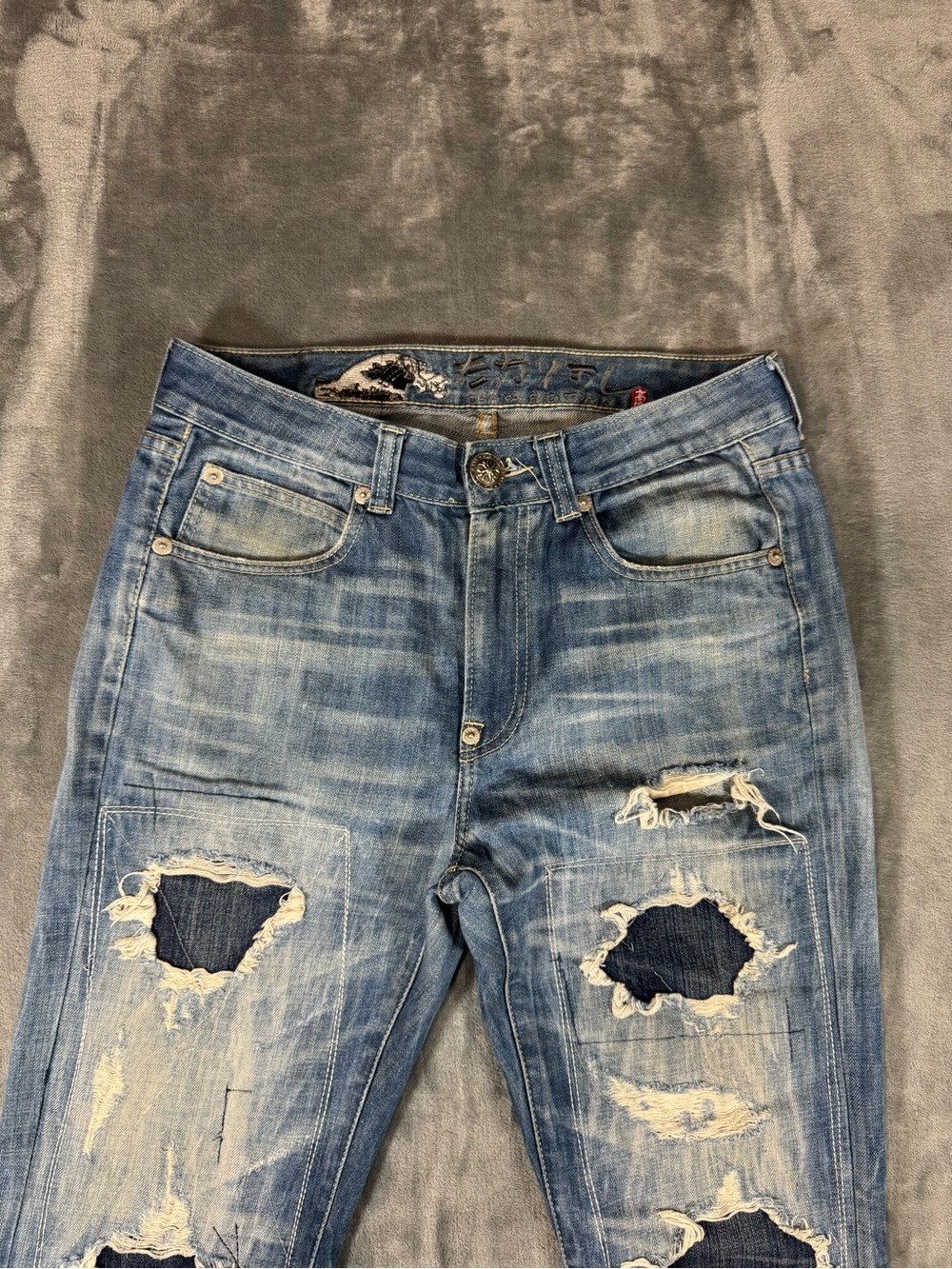 Men's Distressed Blue Ripped Jeans - Picture 2 of 9